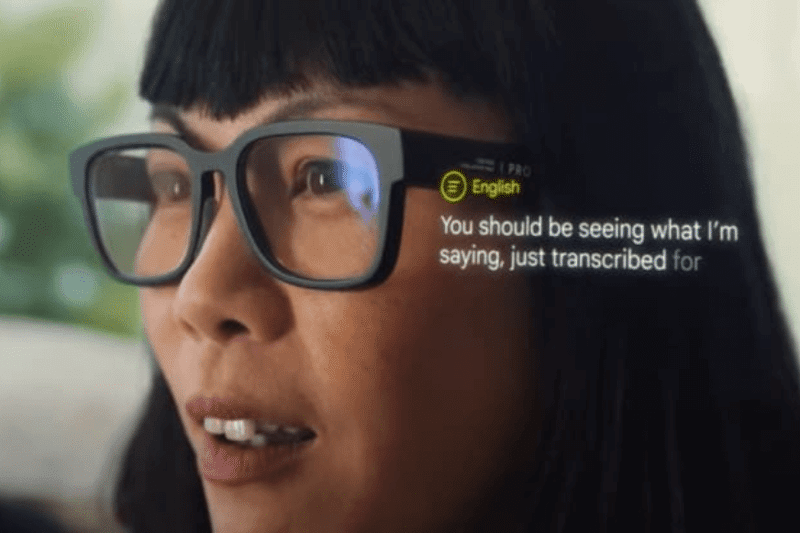 Bild, welches zeigt, wie die Google Glass übersetzt